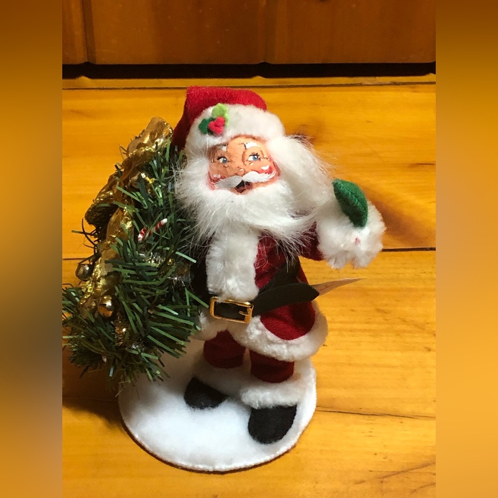 Santa With Wreath 6 Inch Annalee Doll 2003